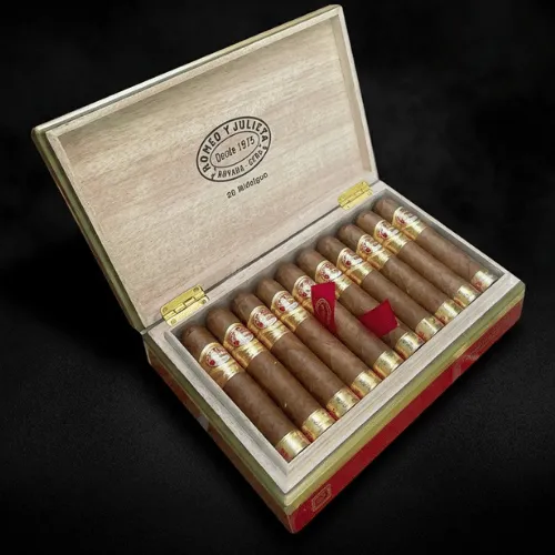 Romeo y Julieta Linea de Oro Hidalgos 20's